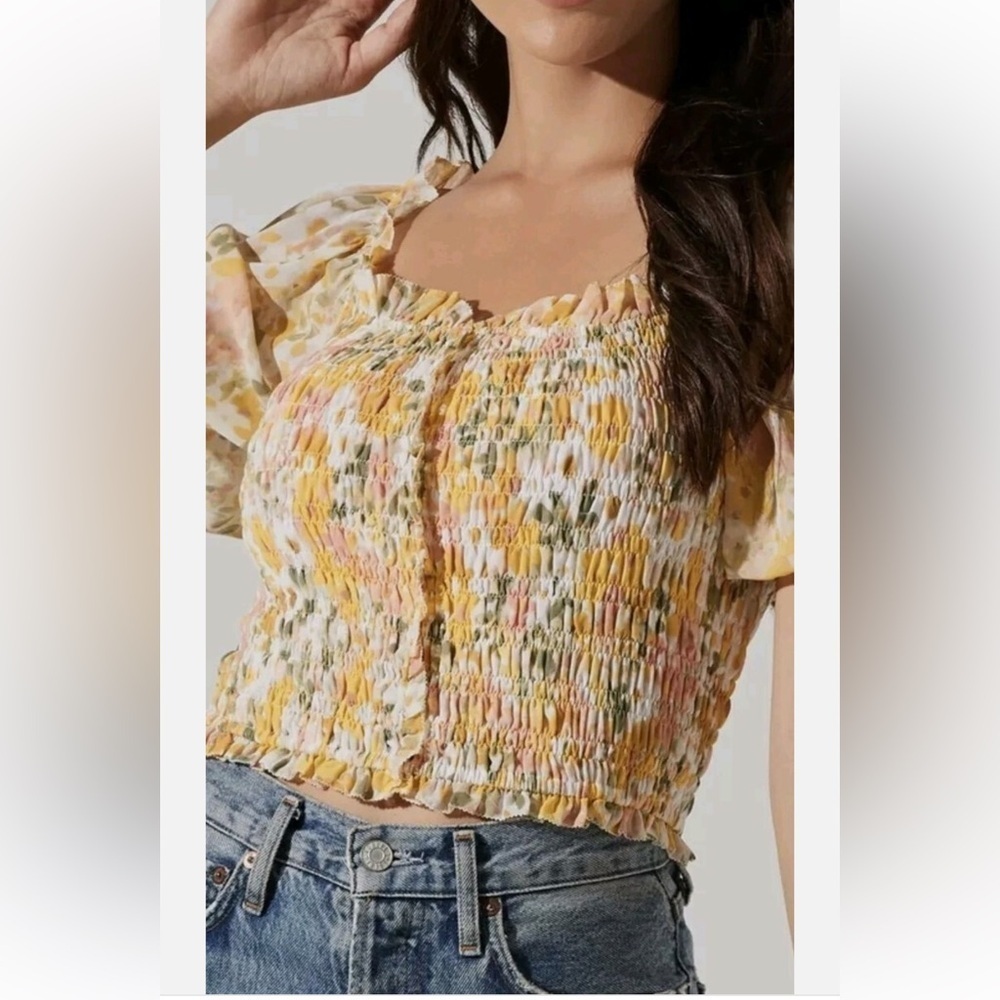 Astr the label yellow floral smocked crop top with puff sleeves.